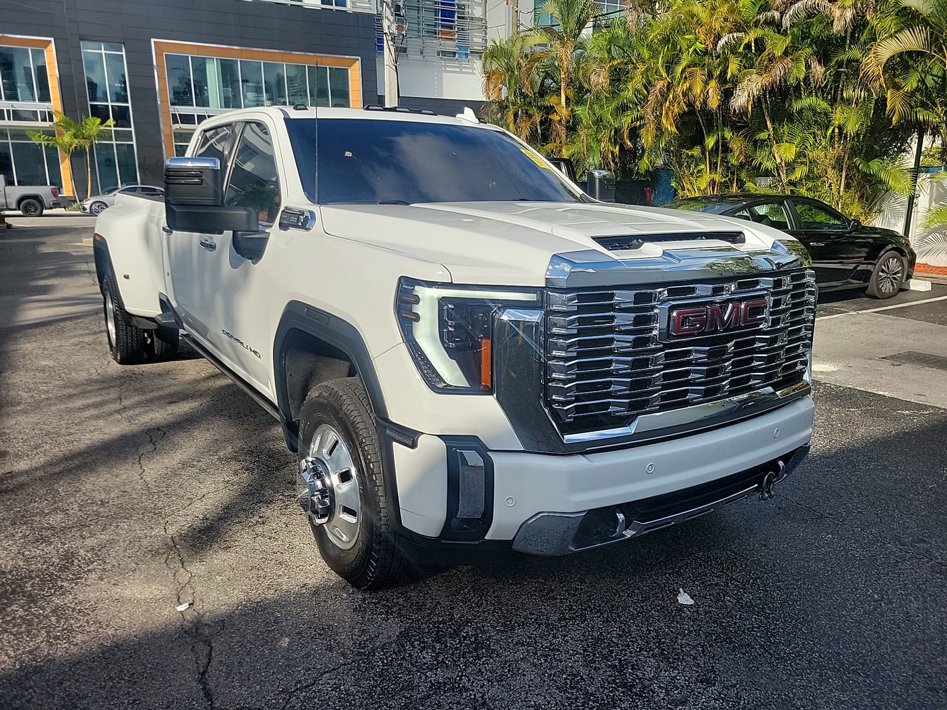Used 2024 GMC Sierra 3500 Denali w/ Denali Reserve Package image 6
