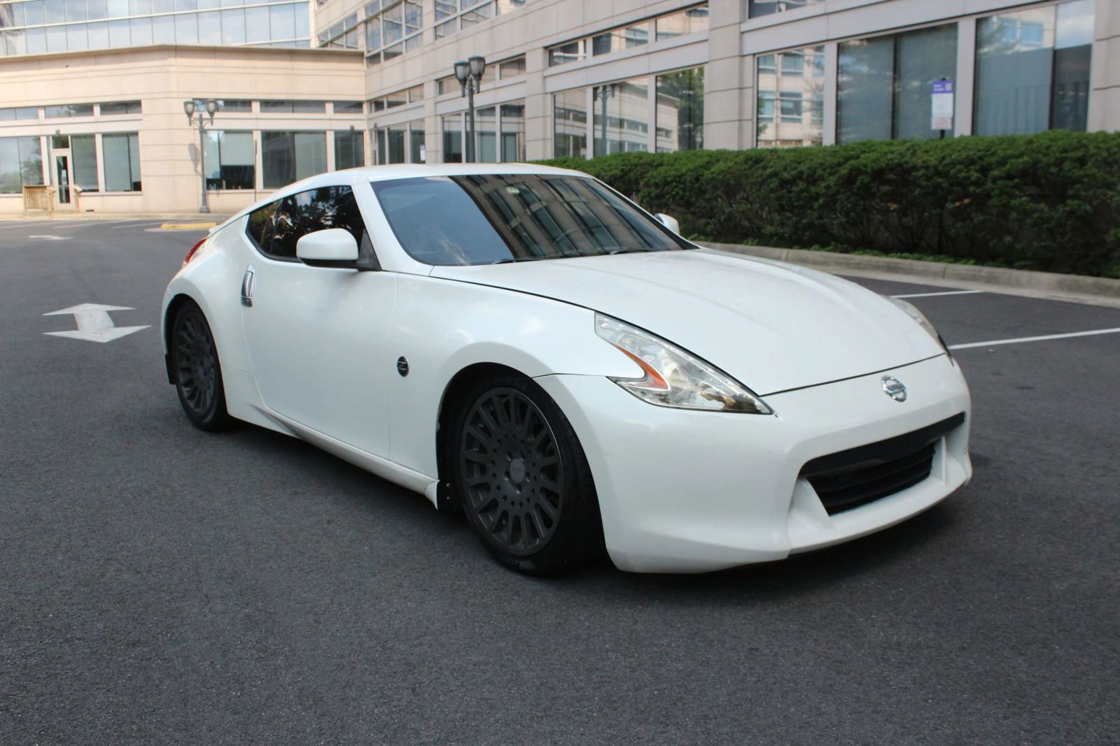Used 2011 Nissan 370Z Coupe RWD image 1