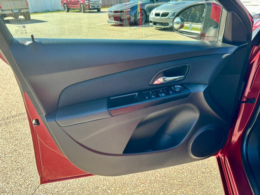 Used 2014 Chevrolet Cruze LT w/ Technology Package FWD image 9
