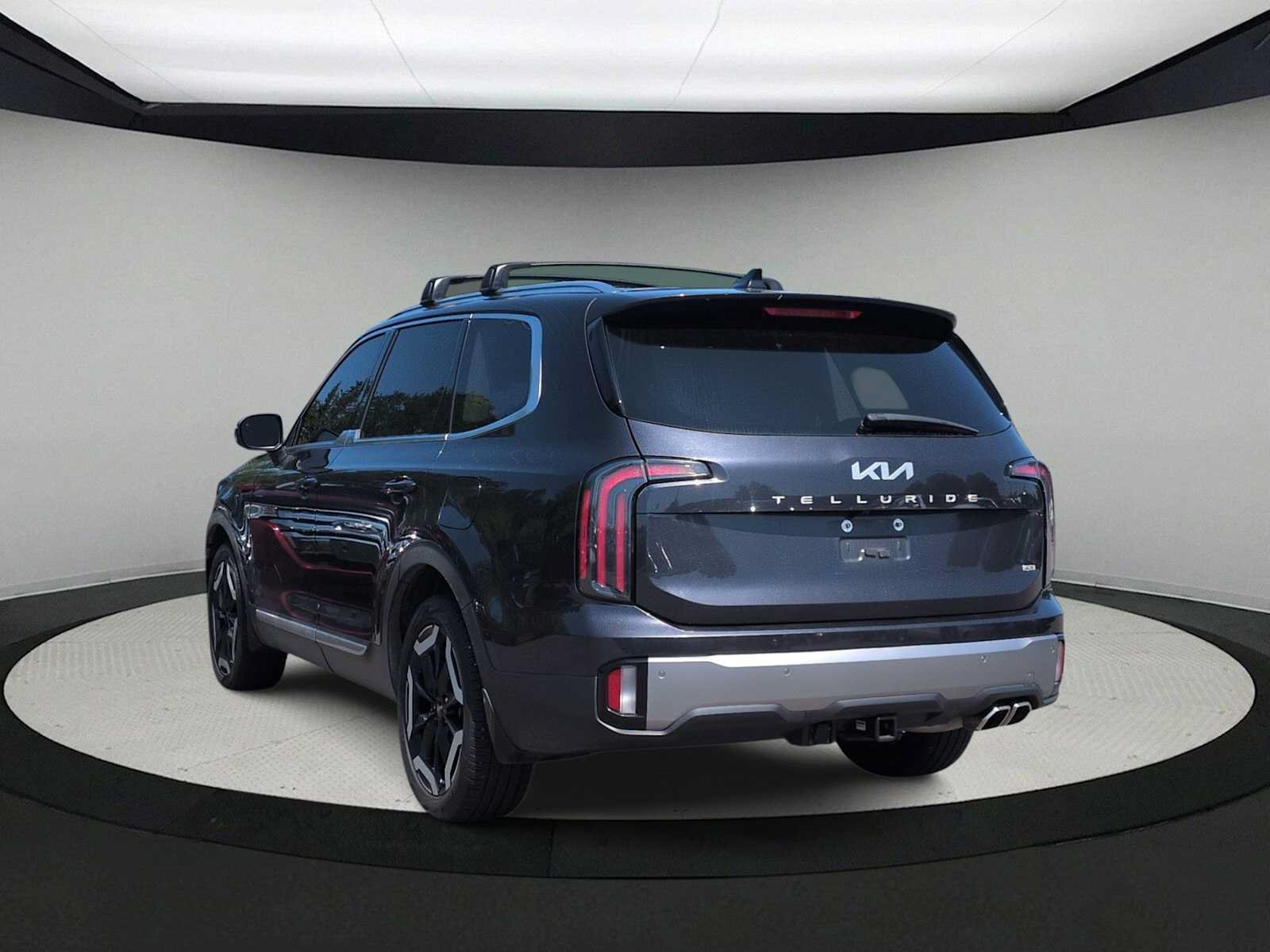 Used 2025 Kia Telluride EX w/ EX Captain's Chair Package AWD/4WD image 6