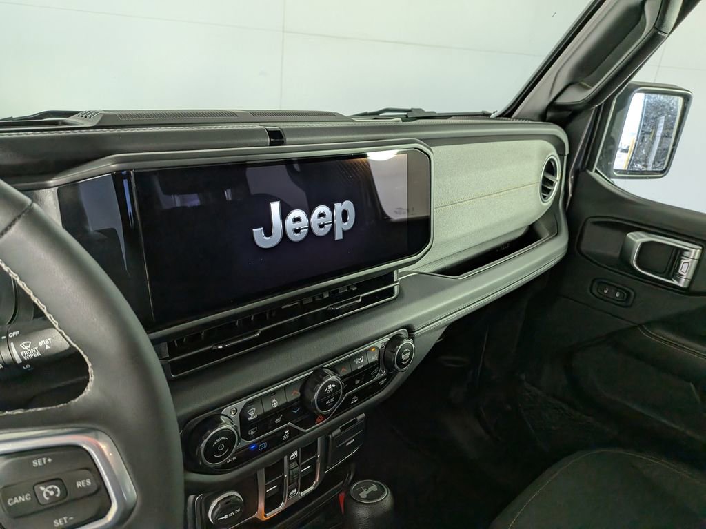 Certified 2025 Jeep Wrangler Unlimited Sahara image 25