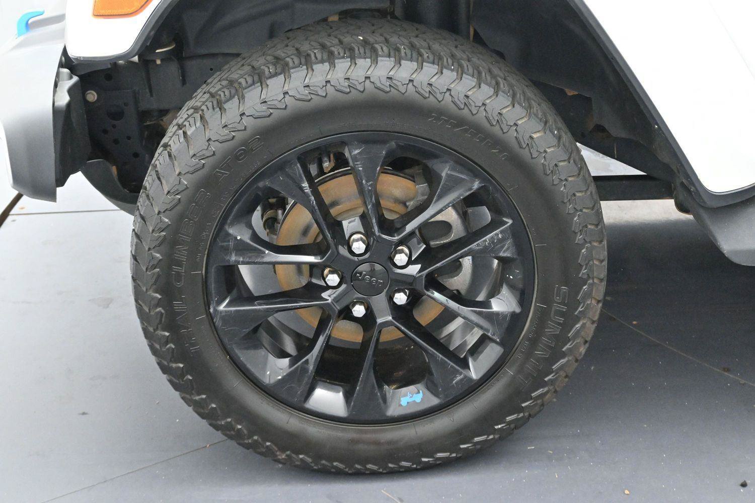 Used 2022 Jeep Wrangler Unlimited Sahara AWD/4WD image 36