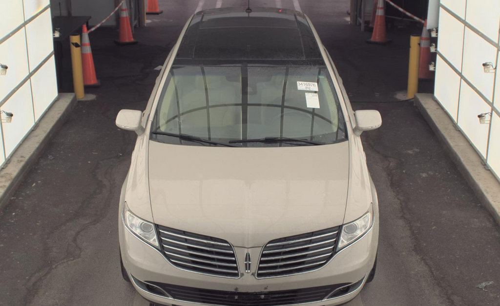 Used 2019 Lincoln MKT AWD image 17