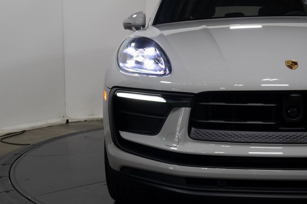 Used 2025 Porsche Macan image 12