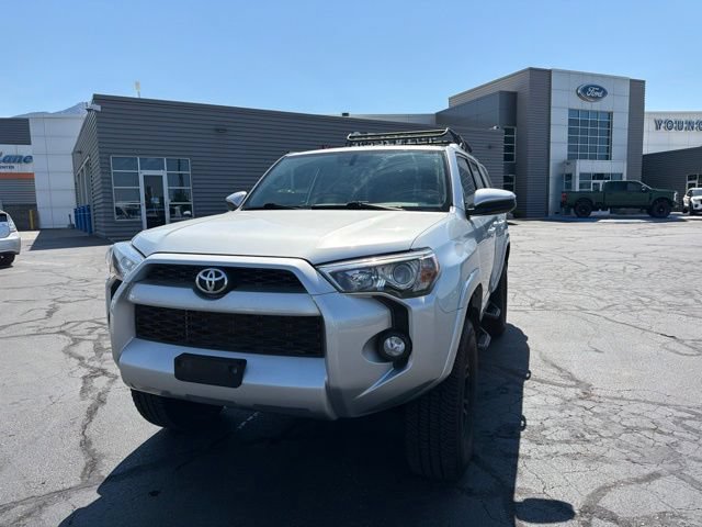 Used 2017 Toyota 4Runner SR5 AWD/4WD image 12