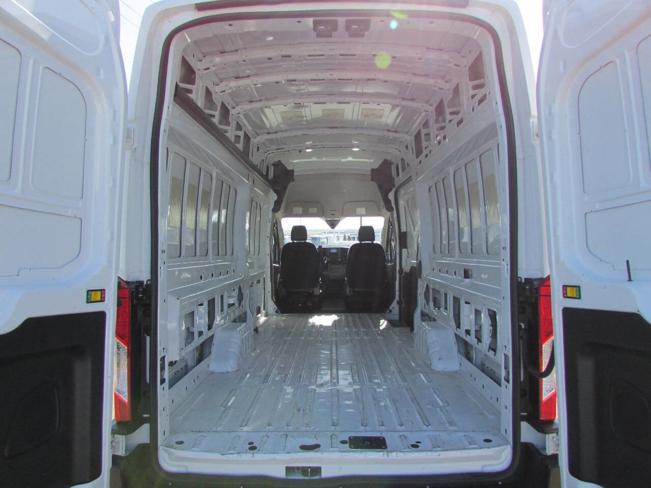 Used 2024 Ford Transit 250 148 High Roof Extended RWD image 30