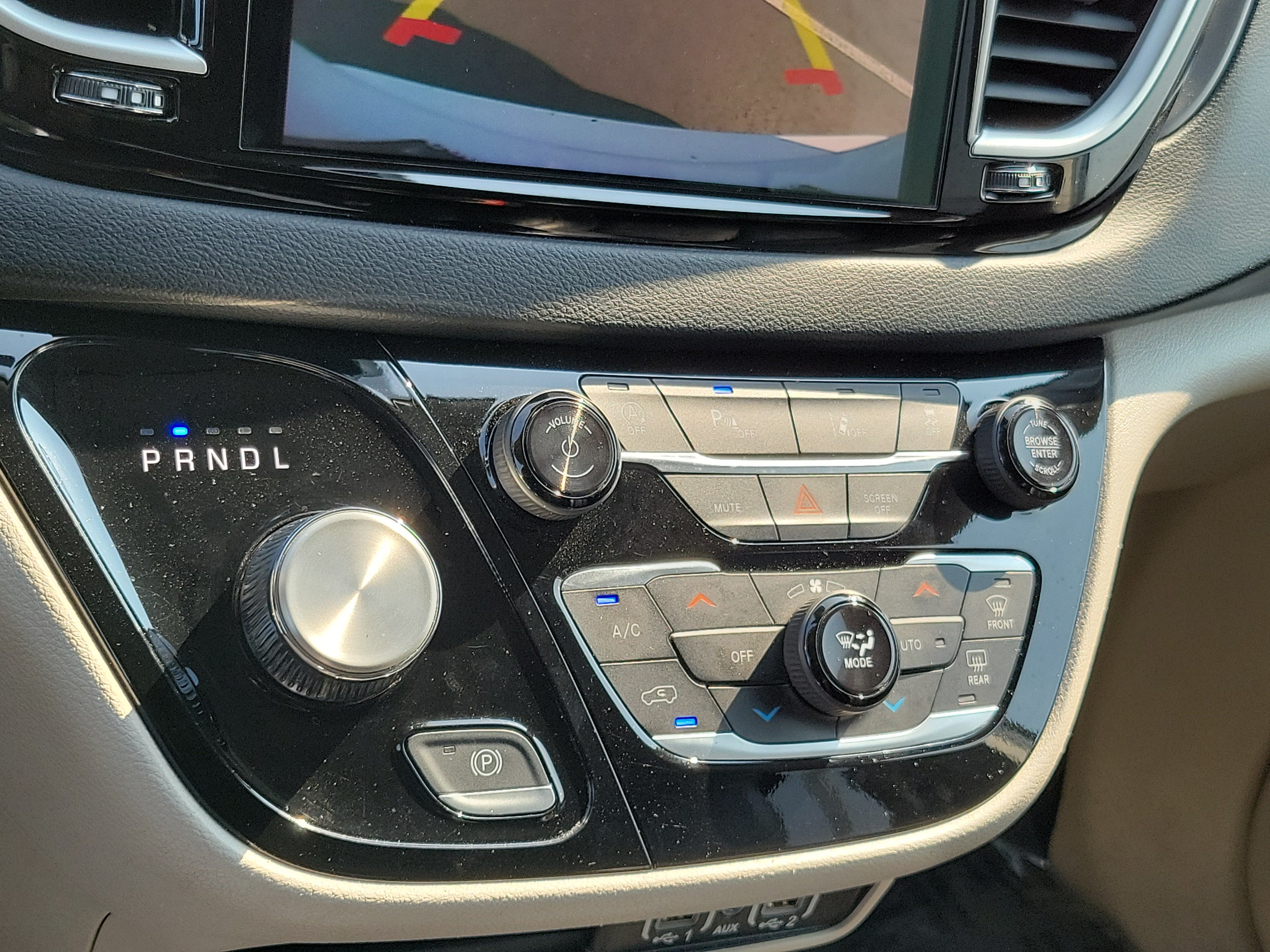 Used 2024 Chrysler Pacifica Touring-L FWD image 30