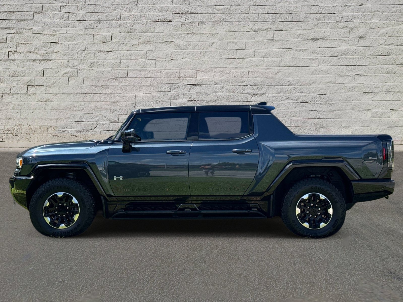 Used 2025 GMC Hummer EV 3X w/ Extreme Off-Road Package AWD/4WD image 2