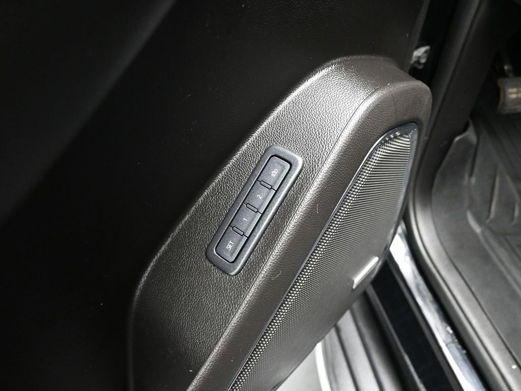 Used 2019 GMC Yukon XL SLT w/ Open Road Package image 12