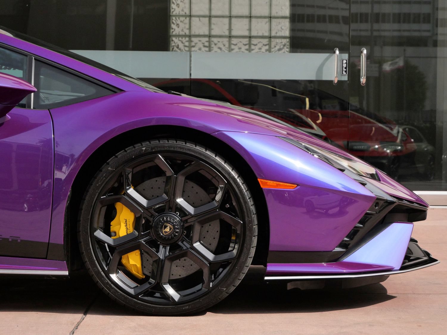 Used 2023 Lamborghini Huracan Tecnica RWD image 9
