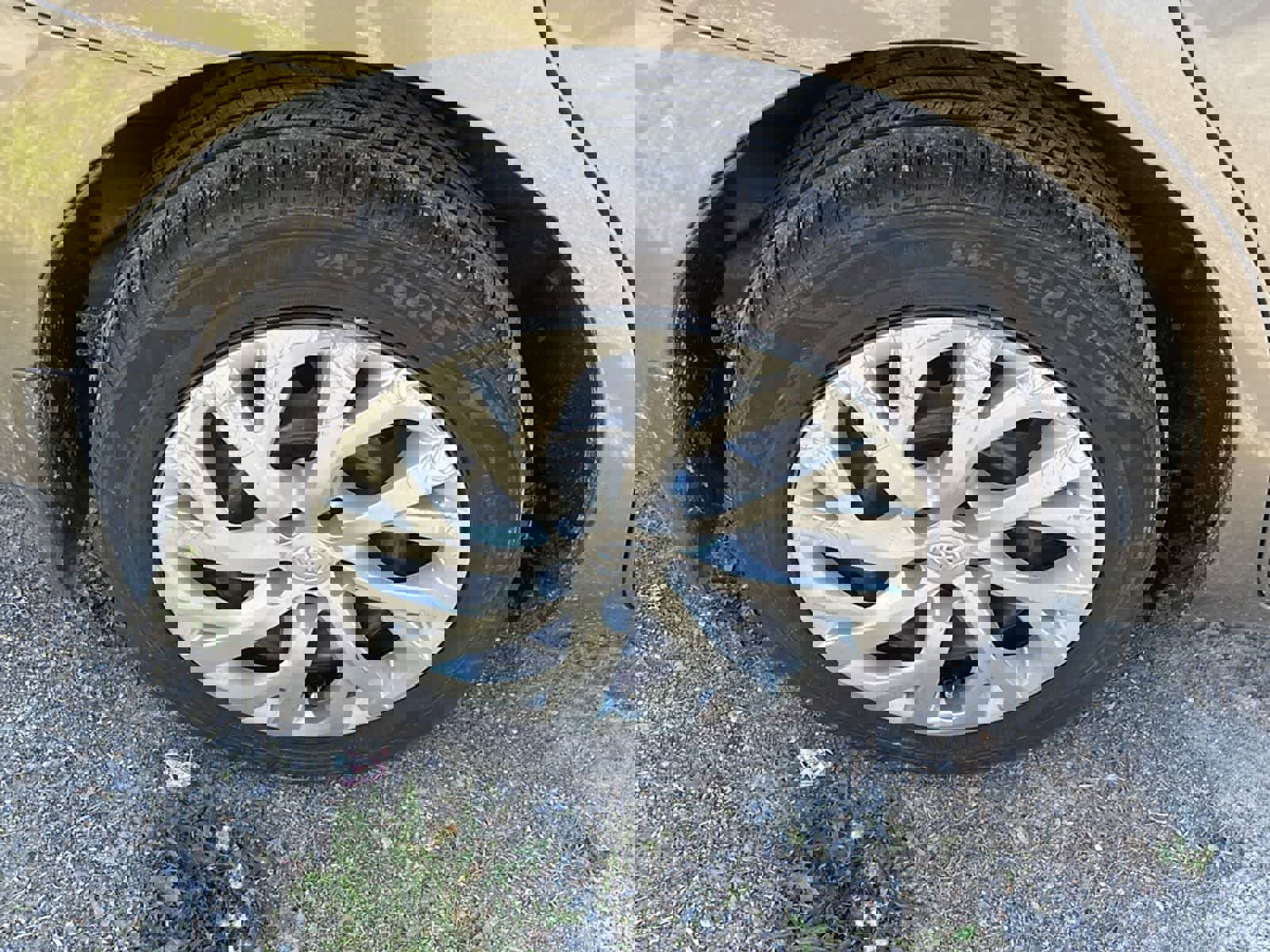 Used 2017 Toyota Corolla LE w/ Carpet Mat Package (TMS) FWD image 24