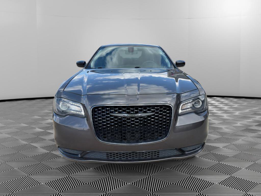 Used 2022 Chrysler 300 Touring w/ Sport Appearance Package RWD image 8