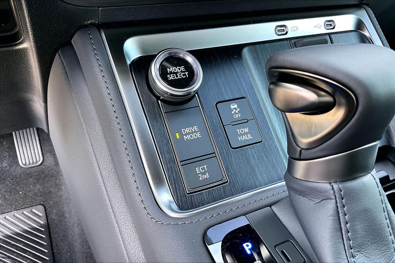 New 2026 Lexus GX 550 w/ Cold Area Package AWD/4WD image 13