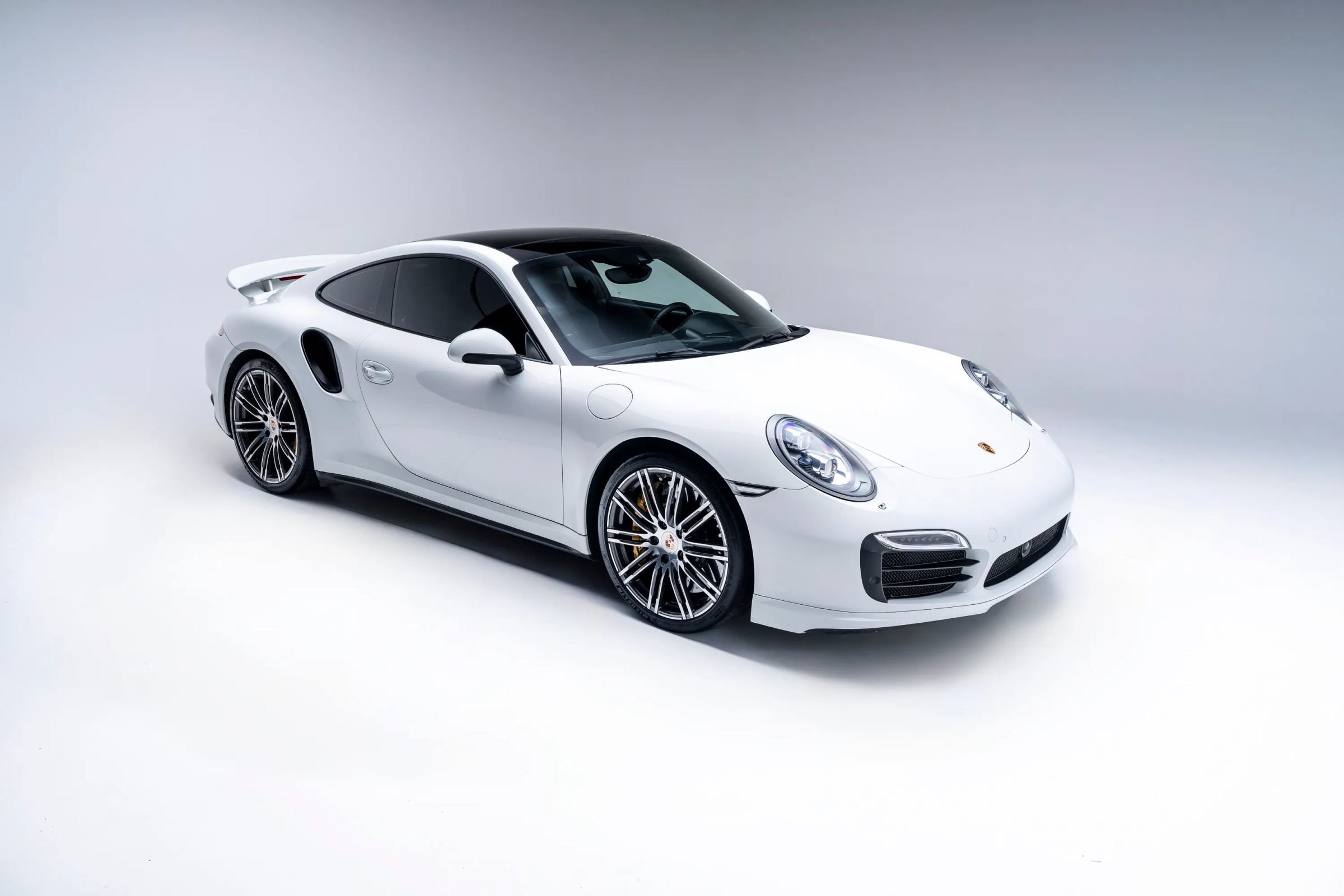 Used 2014 Porsche 911 Turbo S image 17