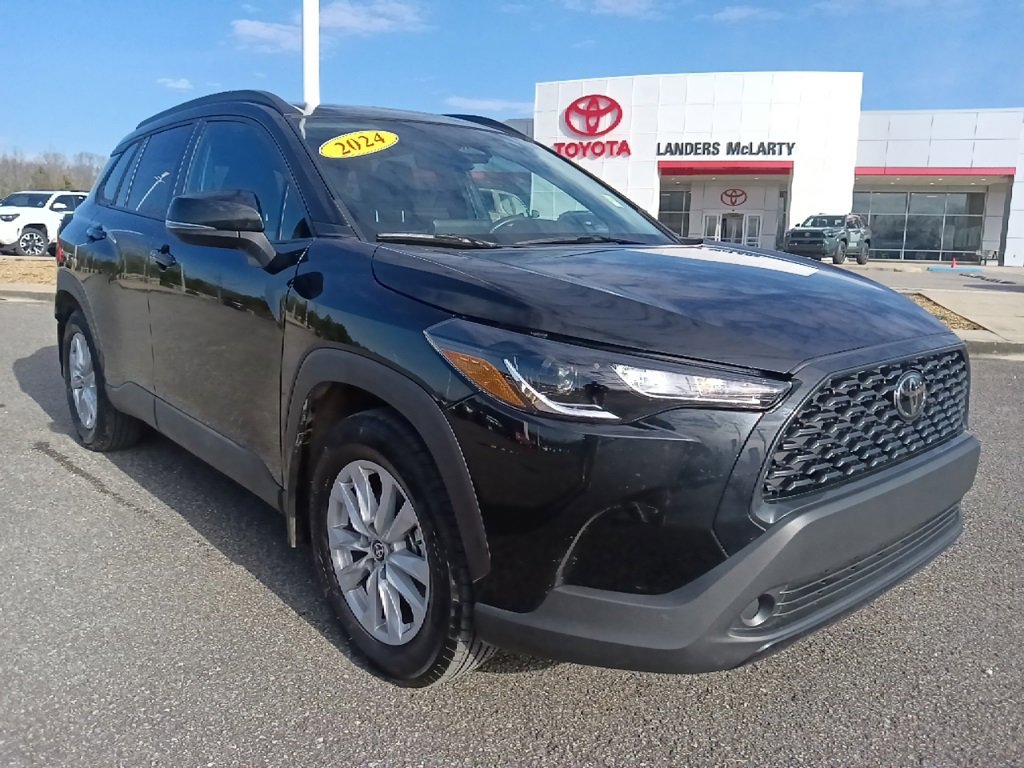 Used 2024 Toyota Corolla Cross LE w/ Moonroof Package image 1