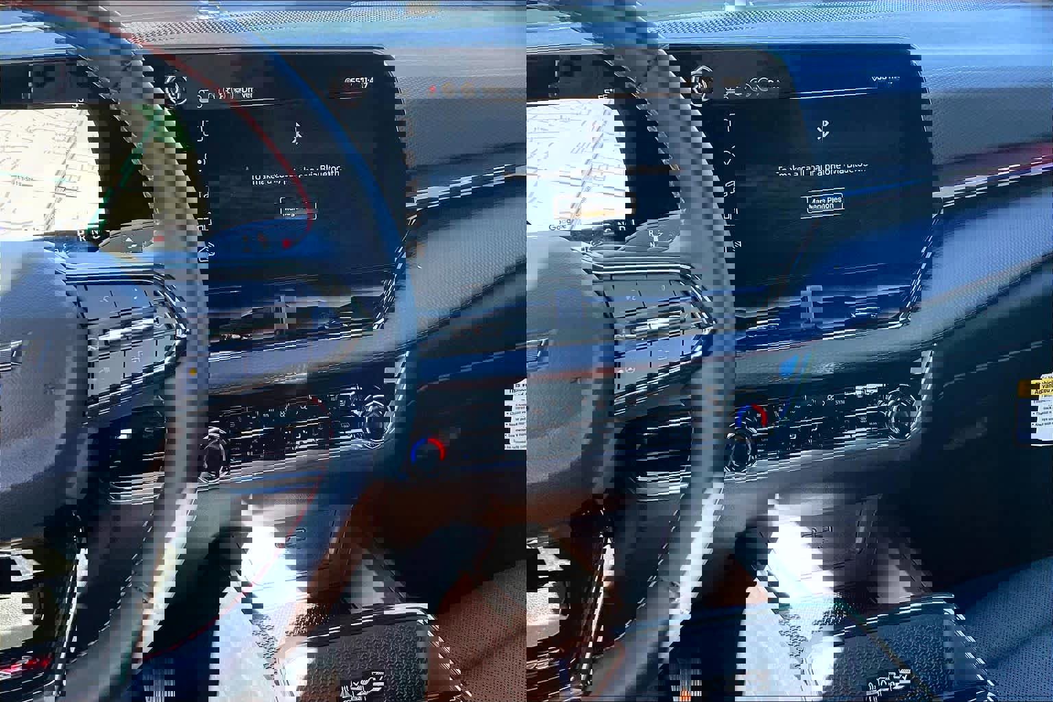 Used 2025 Chevrolet Equinox RS w/ Safety and Technology Package image 6