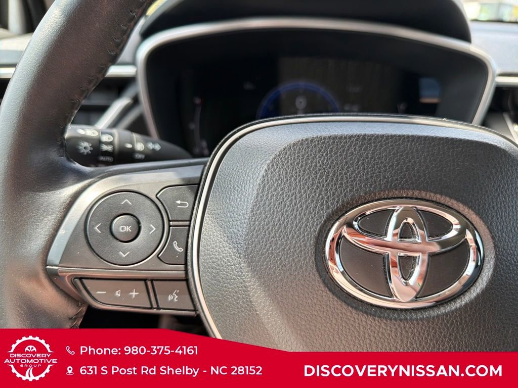 Used 2023 Toyota Corolla Cross XLE w/ Convenience Package image 22