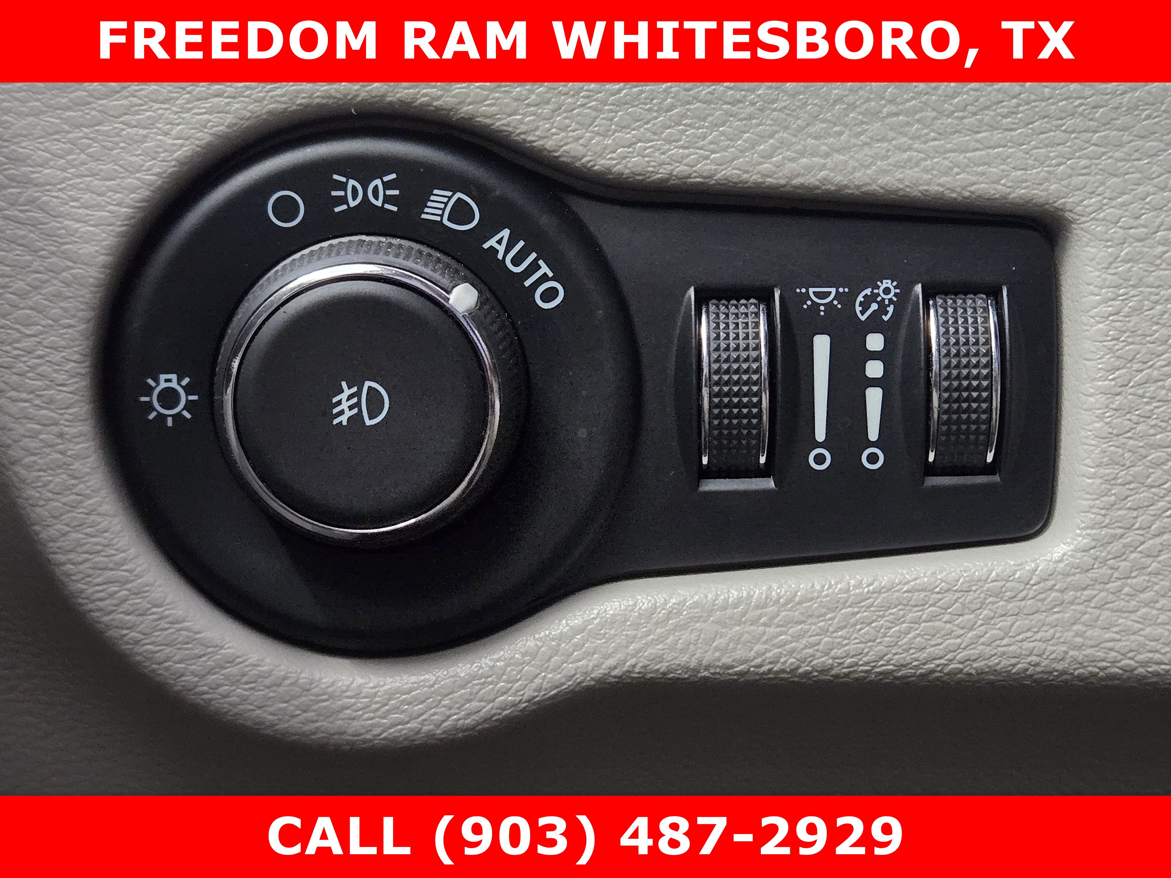 Used 2023 Chrysler Pacifica Limited FWD image 16