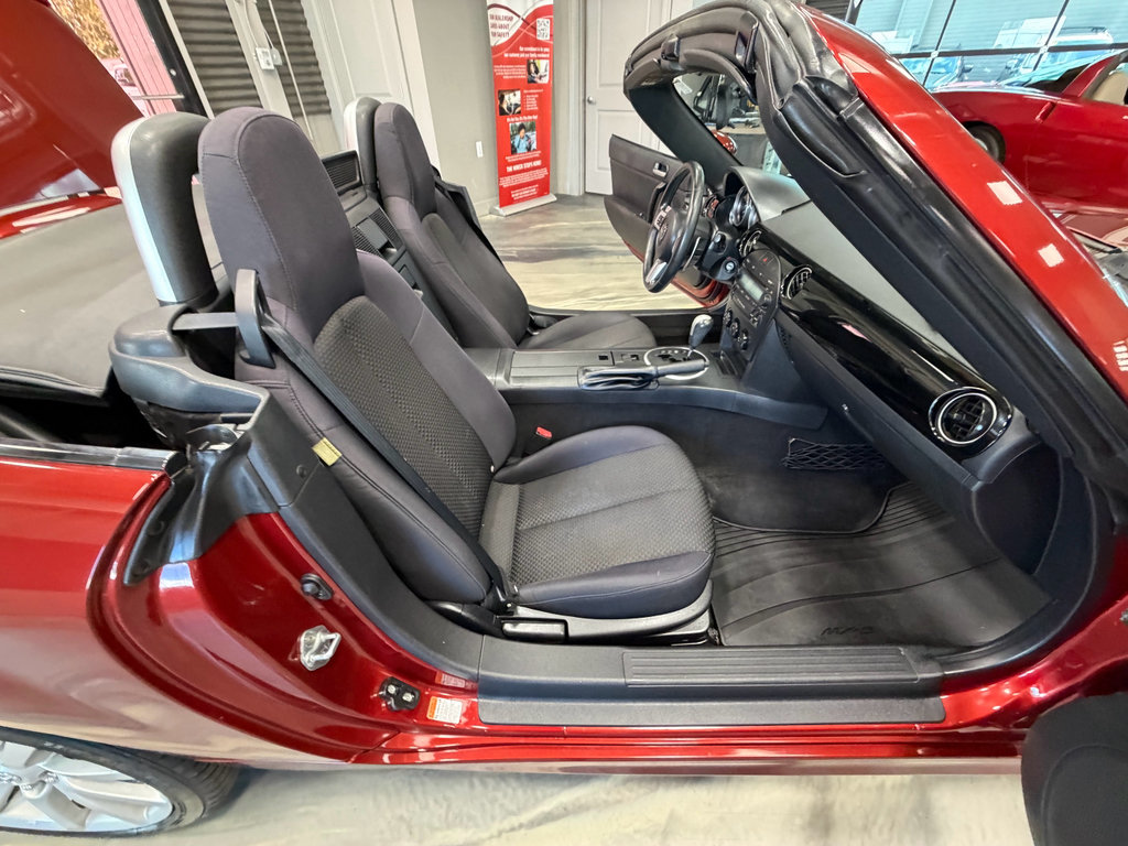 Used 2007 MAZDA MX-5 Miata Touring w/ Appearance Pkg RWD image 35