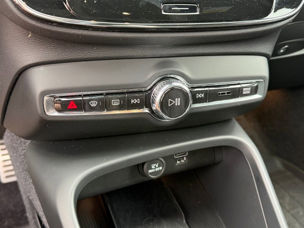 Used 2020 Volvo XC40 T5 R-Design w/ Protection Package Premier image 26