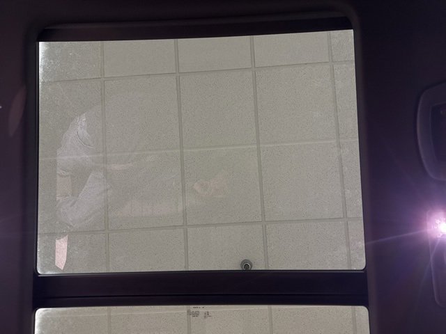 Used 2024 Volkswagen Tiguan SE R-Line image 36