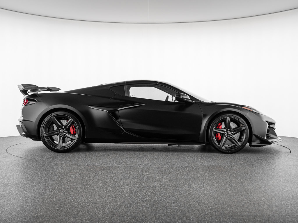 Used 2024 Chevrolet Corvette Z06 w/ Z07 Performance Package RWD image 7