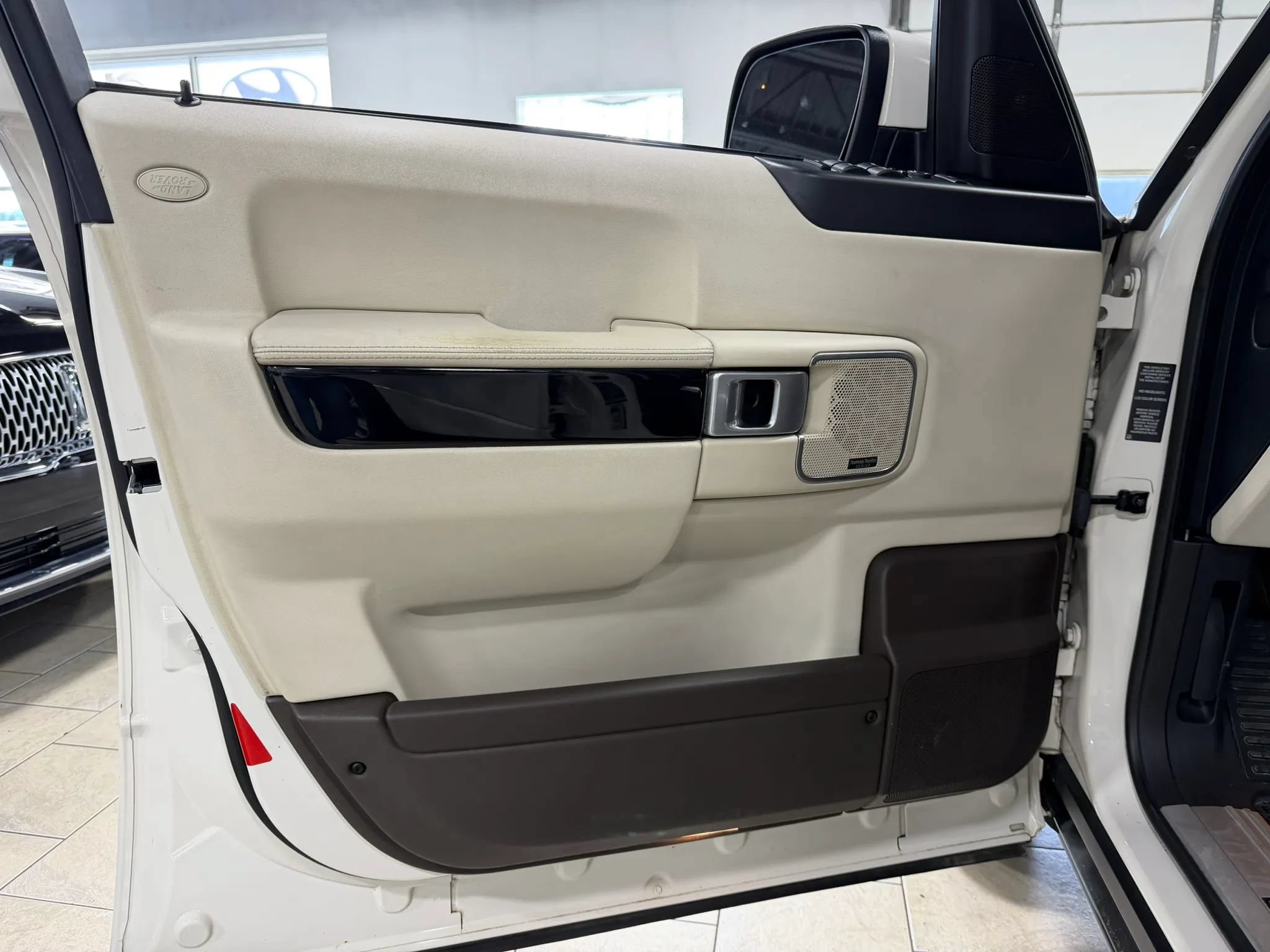 Used 2010 Land Rover Range Rover Supercharged AWD/4WD image 32
