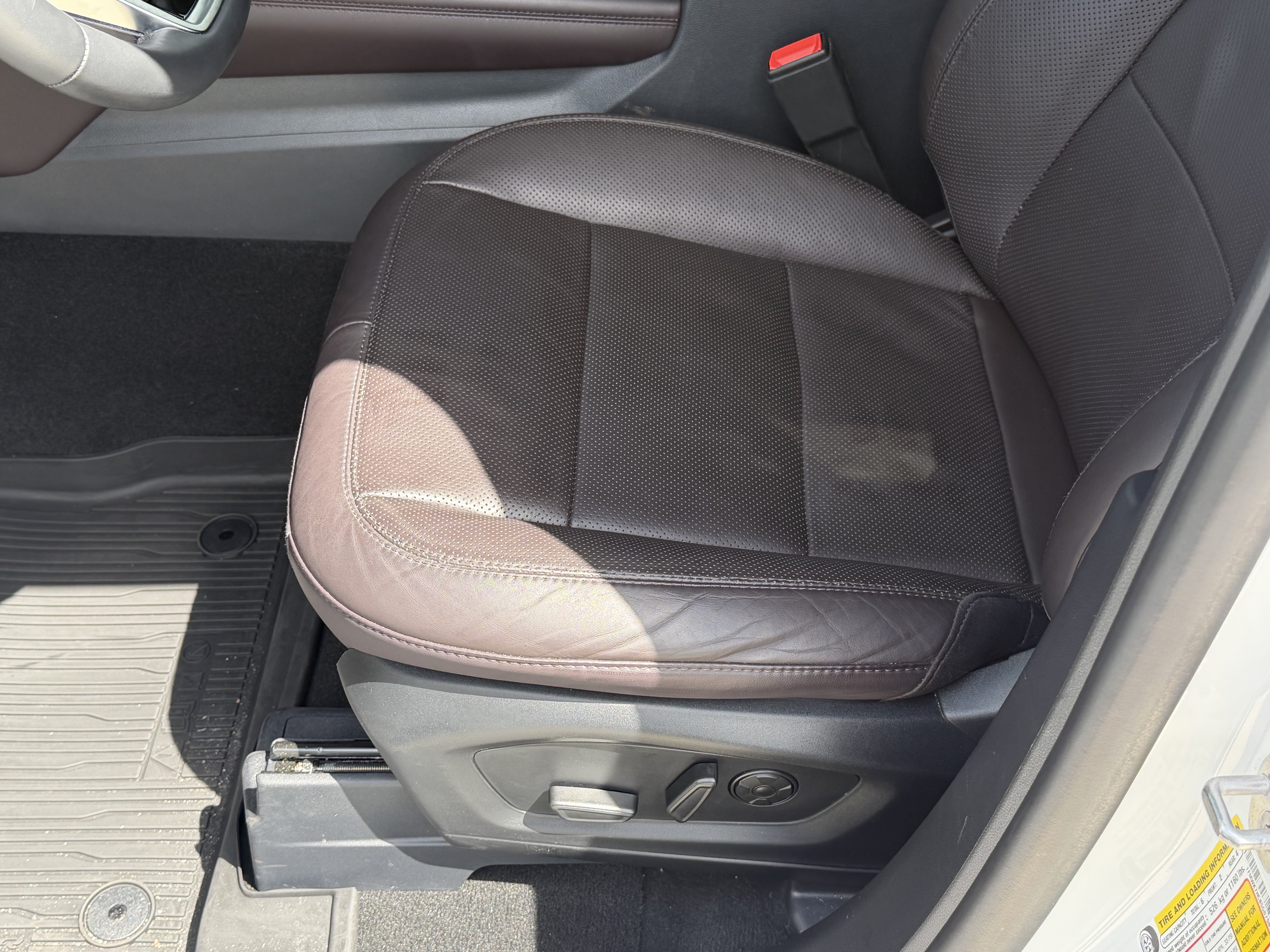 Used 2025 Ford Explorer Platinum w/ Ultimate Package RWD image 12
