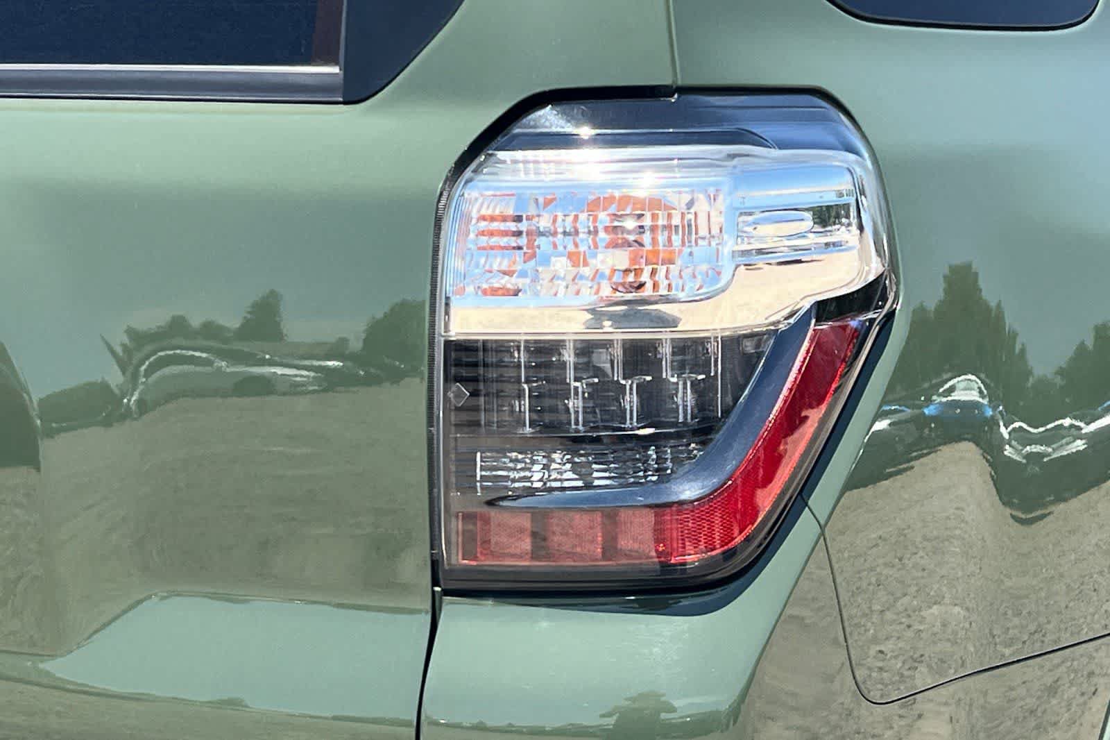 Used 2022 Toyota 4Runner Limited AWD/4WD image 36
