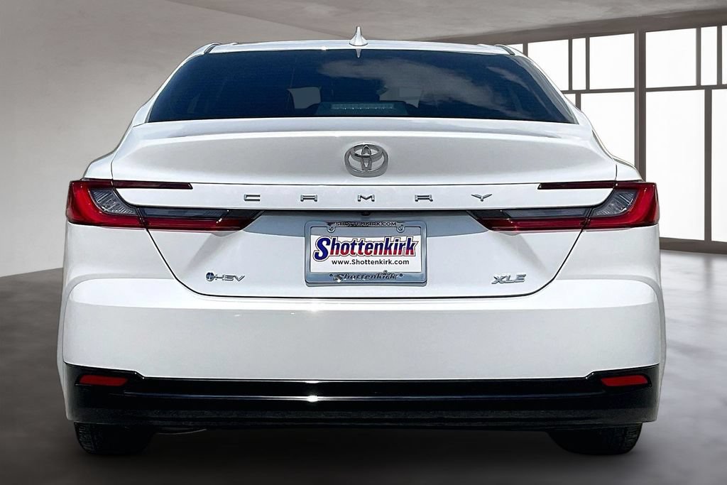 Used 2025 Toyota Camry XLE FWD image 5