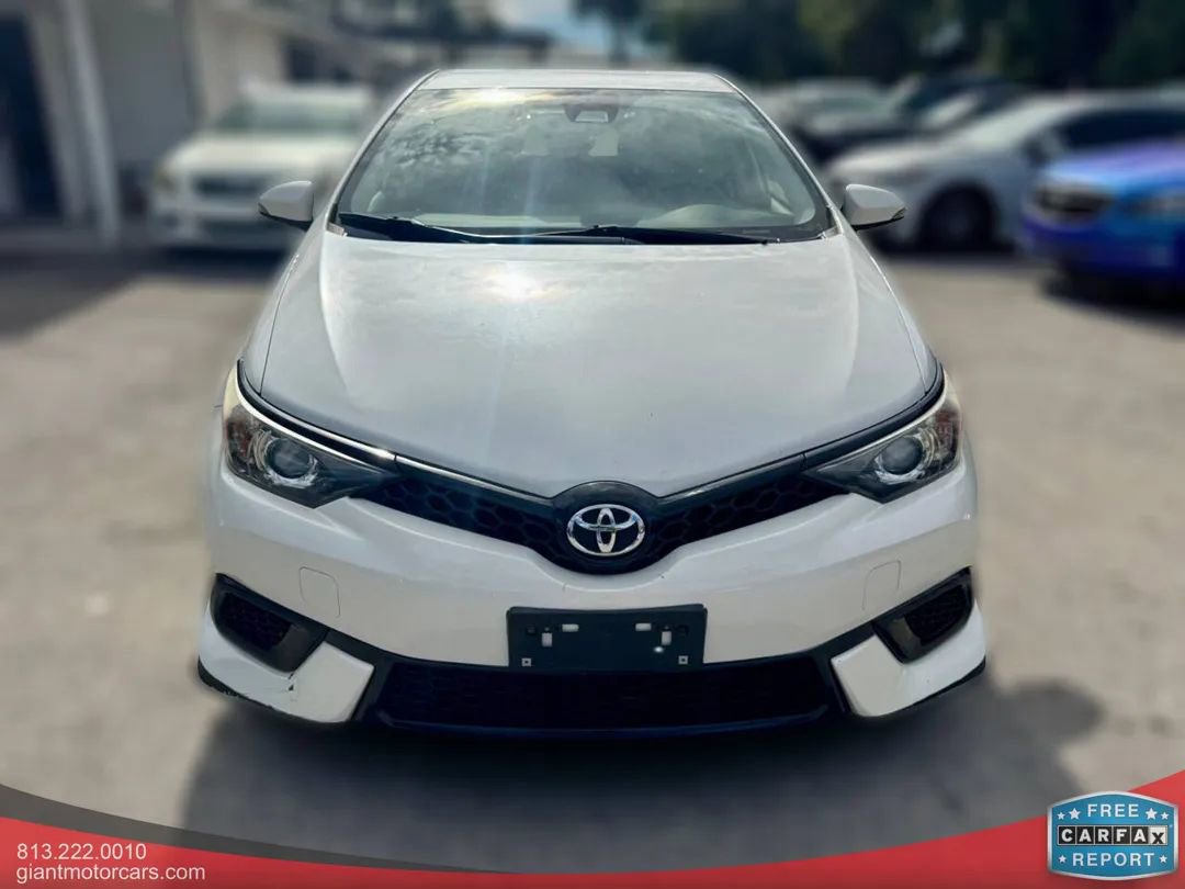 Used 2018 Toyota Corolla iM image 2