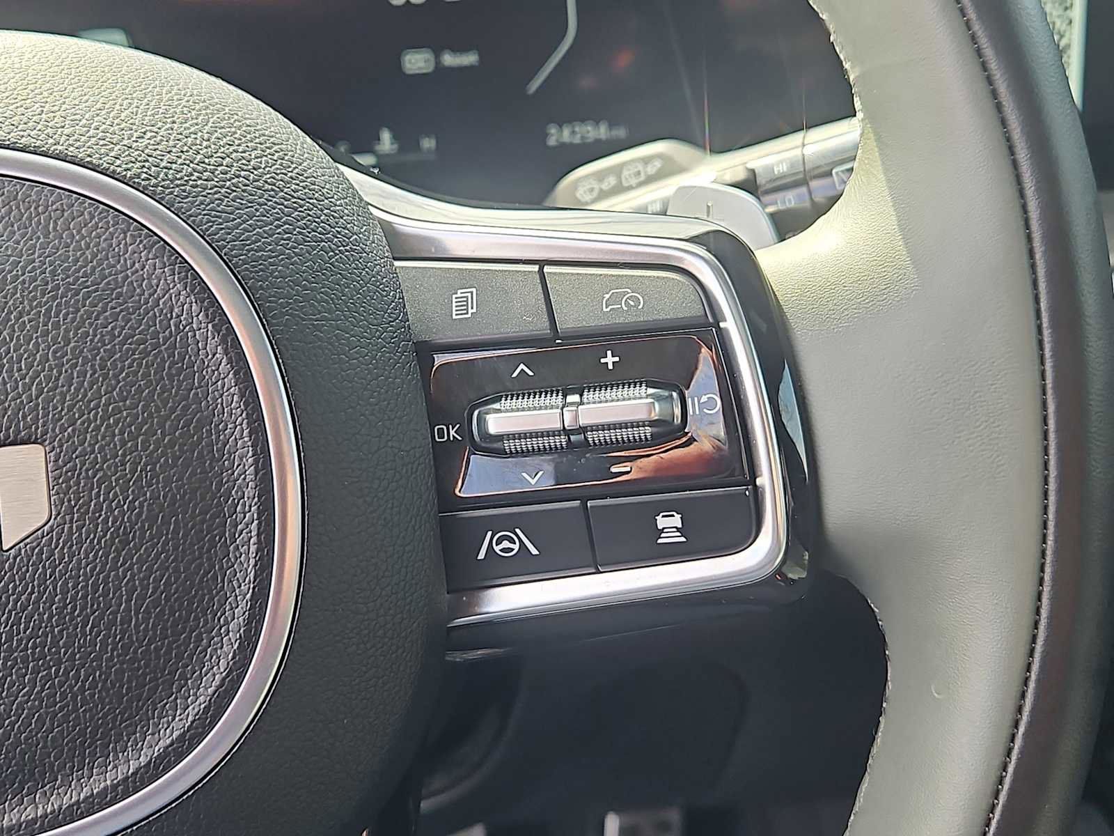 Used 2024 Kia Sorento SX Prestige w/ Sage Leather Package image 29