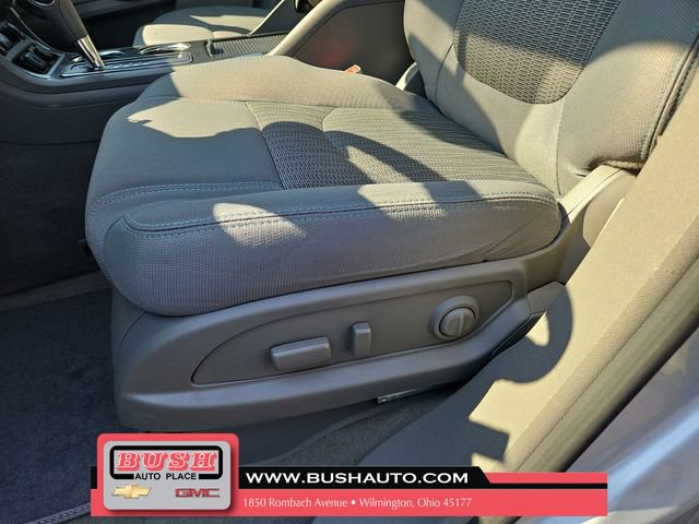 Used 2017 Chevrolet Traverse LT FWD image 17