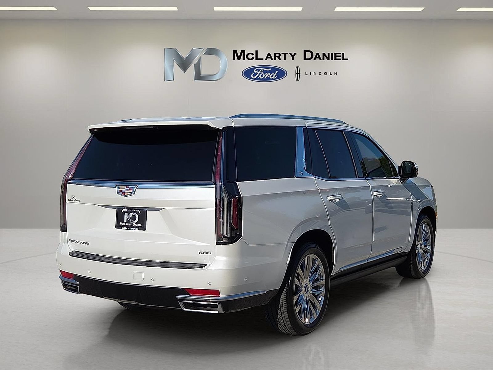 Used 2024 Cadillac Escalade Premium Luxury w/ Performance Package AWD/4WD image 5