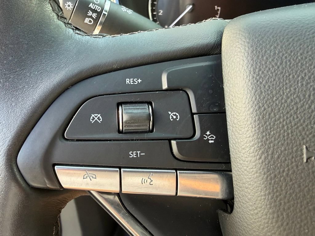 Used 2024 Cadillac XT6 Luxury FWD image 31