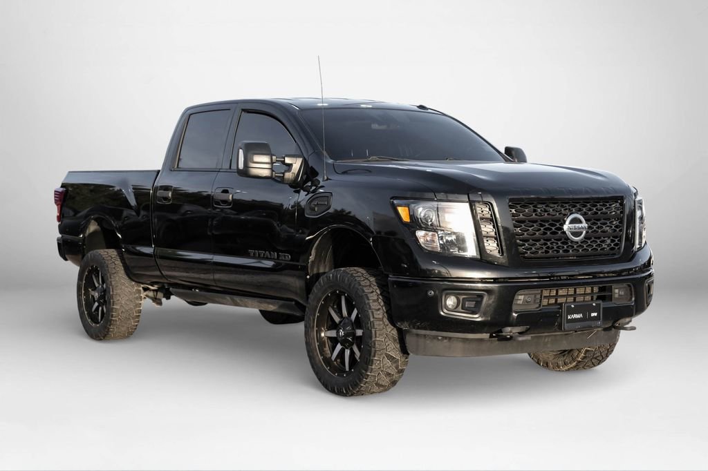 Used 2018 Nissan Titan SV w/ SV Convenience Package image 2