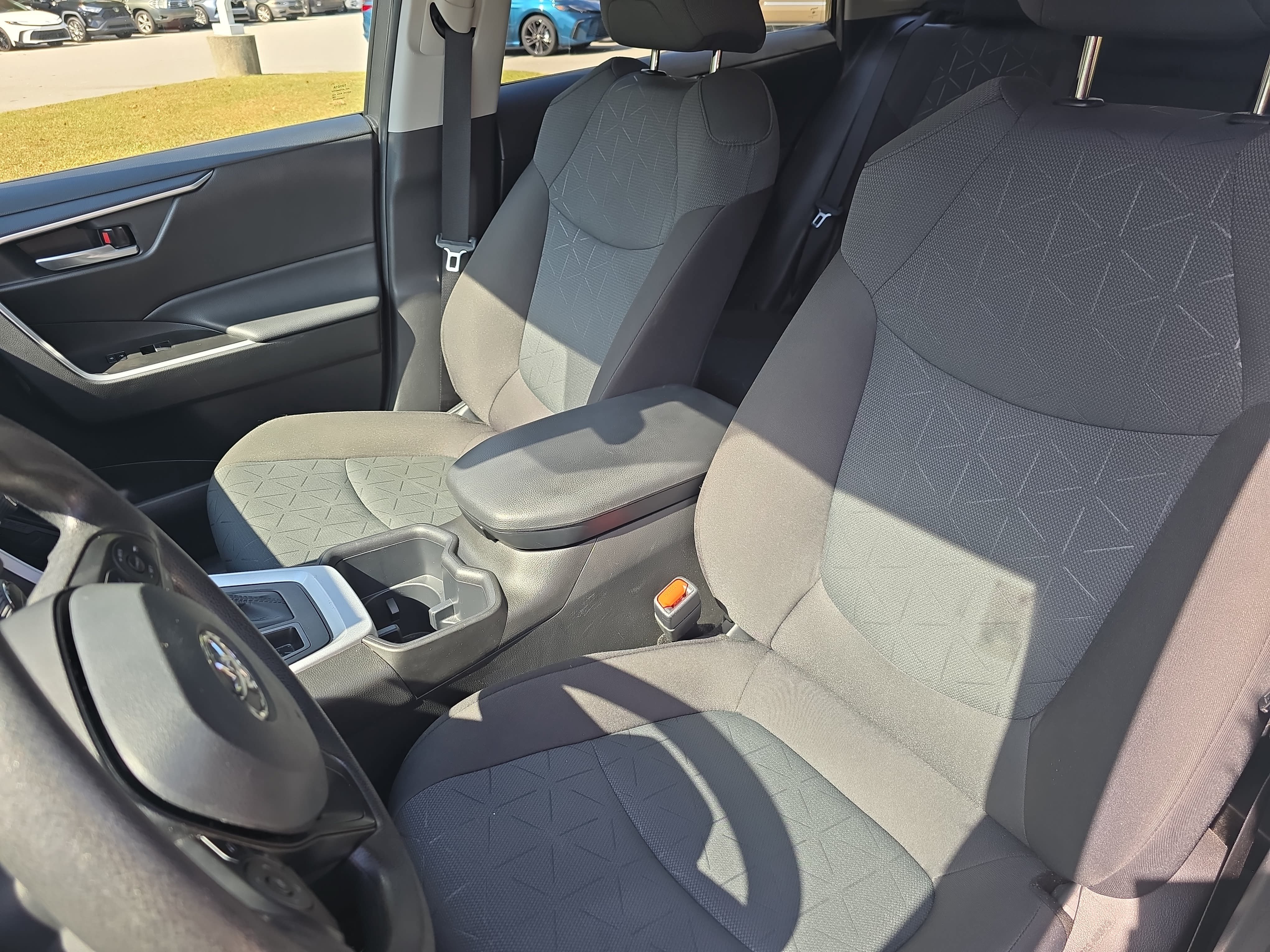 Used 2025 Toyota RAV4 XLE AWD/4WD image 13