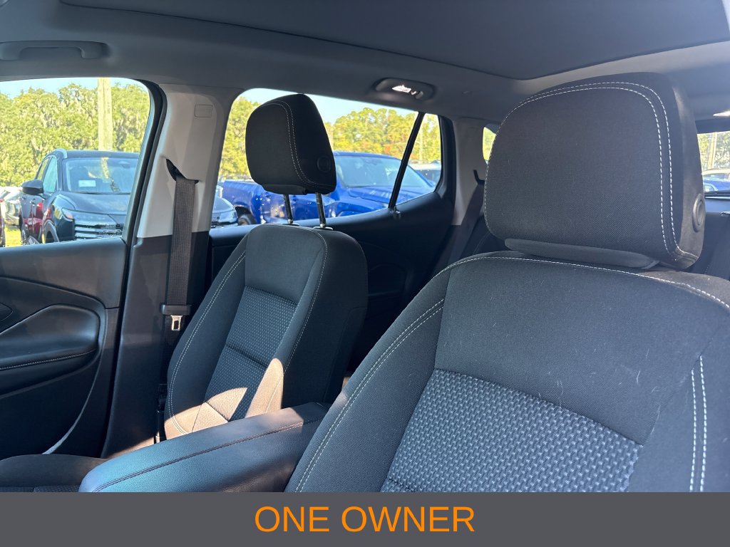 Used 2024 GMC Terrain SLE w/ Driver Convenience Package FWD image 3