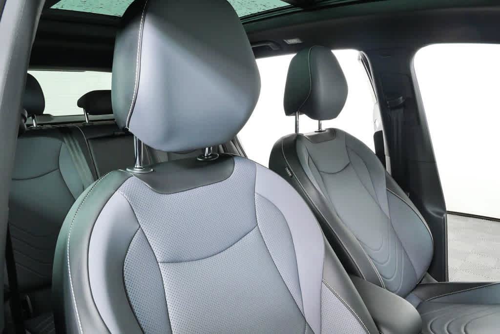 Certified 2025 Volkswagen Tiguan SE R-Line FWD image 22