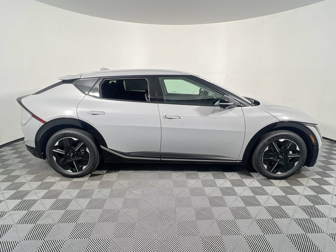 New 2026 Kia EV6 Light RWD image 2