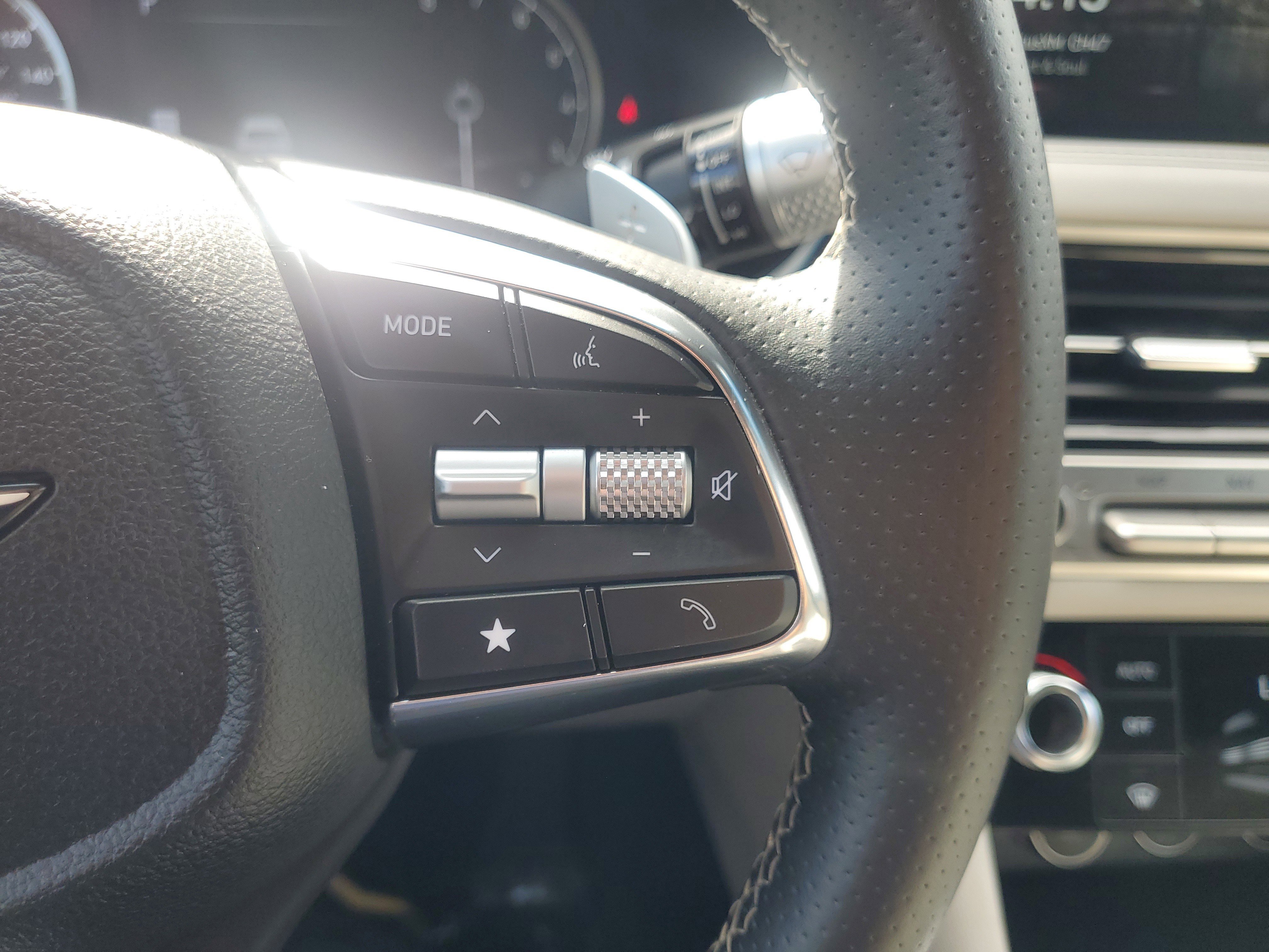 Used 2025 Genesis G70 2.5T image 27