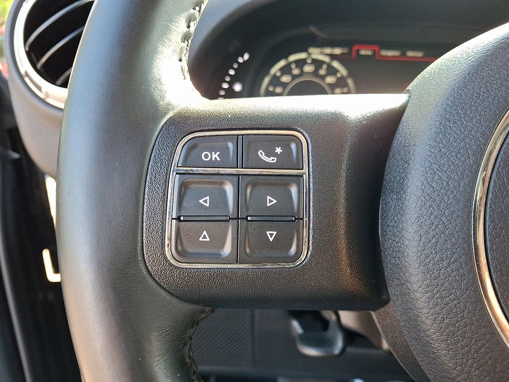 Used 2018 Jeep Wrangler Unlimited Sahara w/ Connectivity Group AWD/4WD image 21