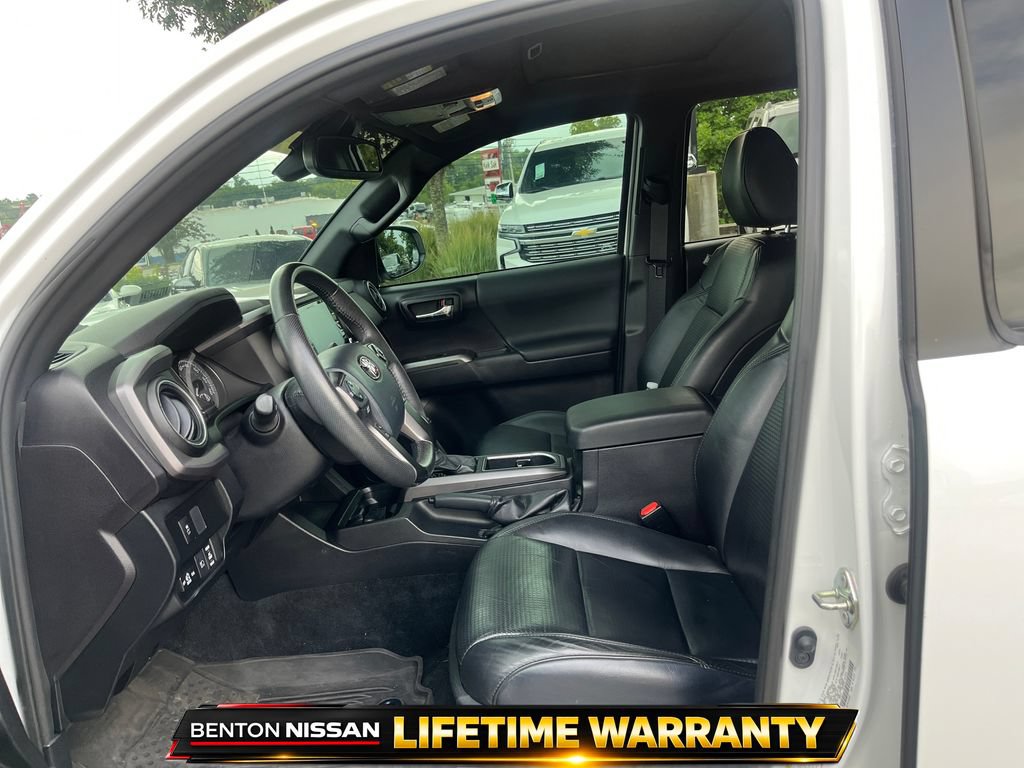 Used 2020 Toyota Tacoma TRD Sport w/ TRD Premium Sport Package AWD/4WD image 12
