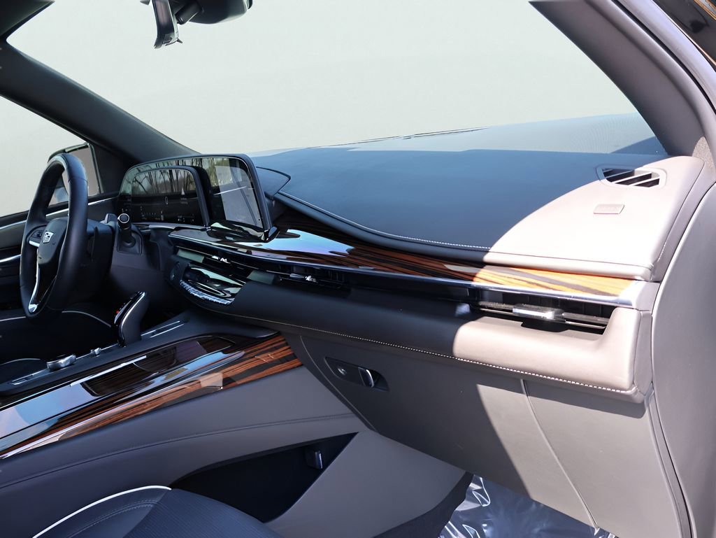 Used 2024 Cadillac Escalade Premium Luxury image 11