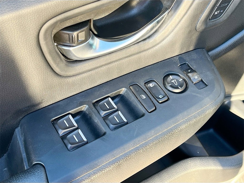 Used 2025 Honda Pilot EX-L image 17