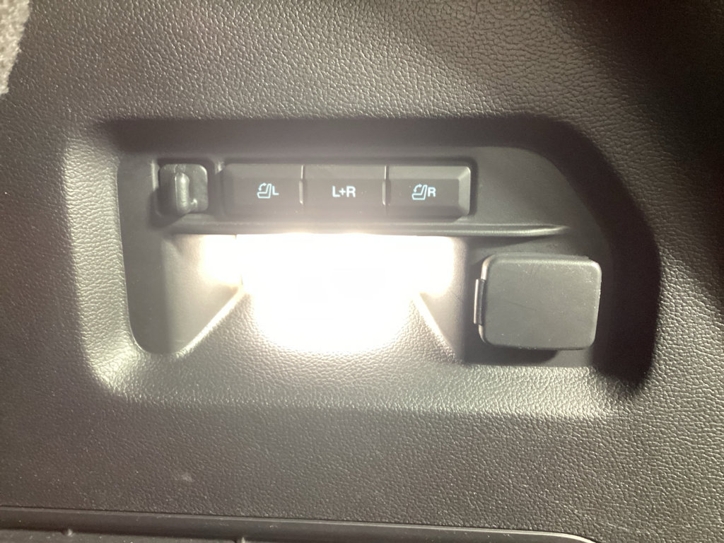 Used 2023 Ford Explorer Platinum w/ Technology Package image 21