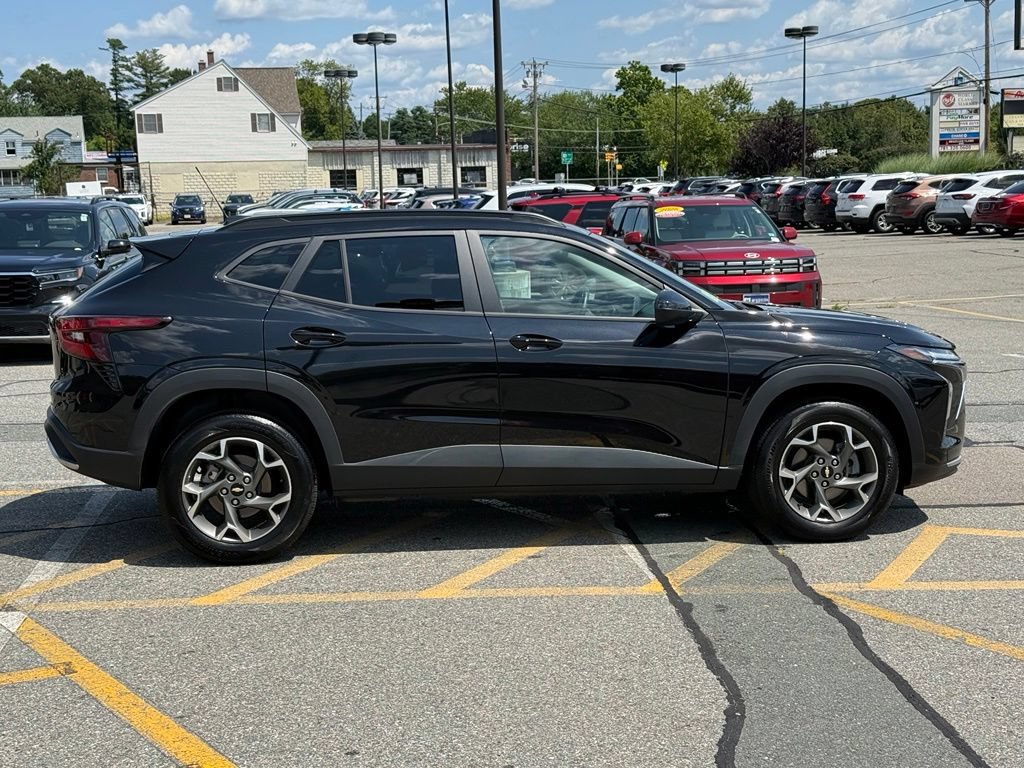 Used 2026 Chevrolet Trax LT w/ Sunroof Package FWD image 7