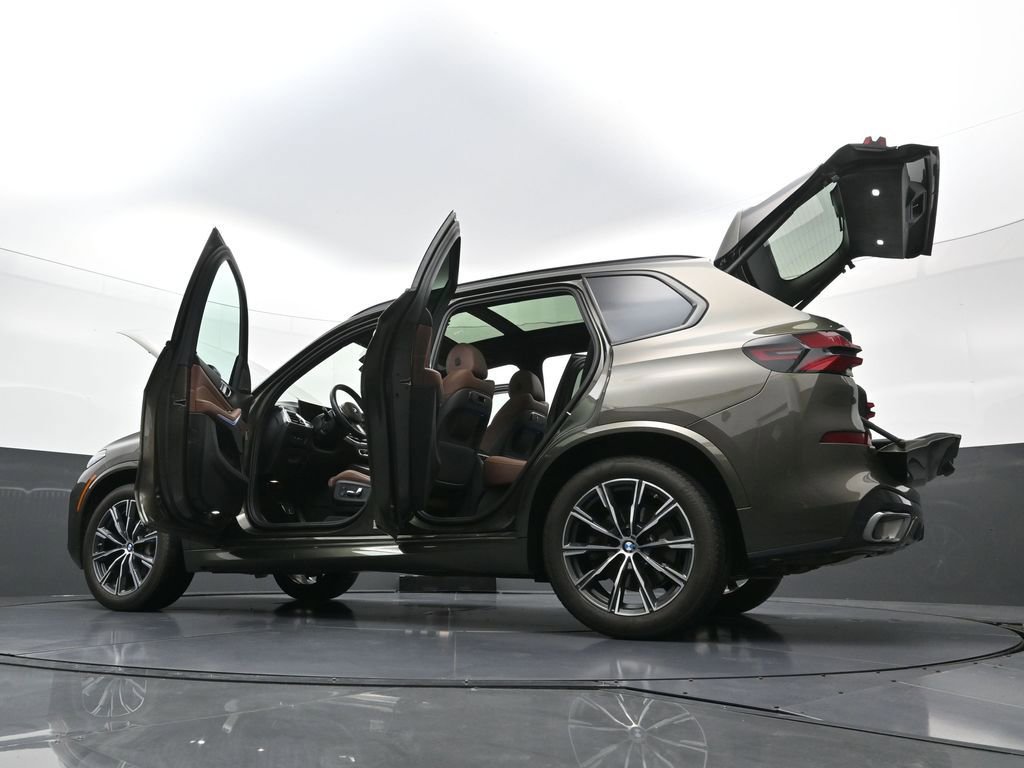 Used 2024 BMW X5 xDrive40i w/ Executive Package image 44