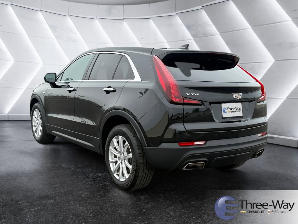 Used 2021 Cadillac XT4 Luxury image 3