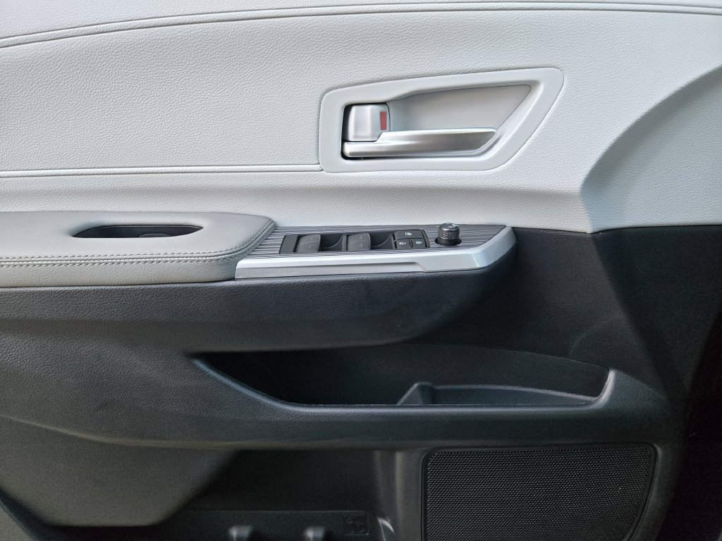 New 2026 Toyota Sienna XLE FWD image 18